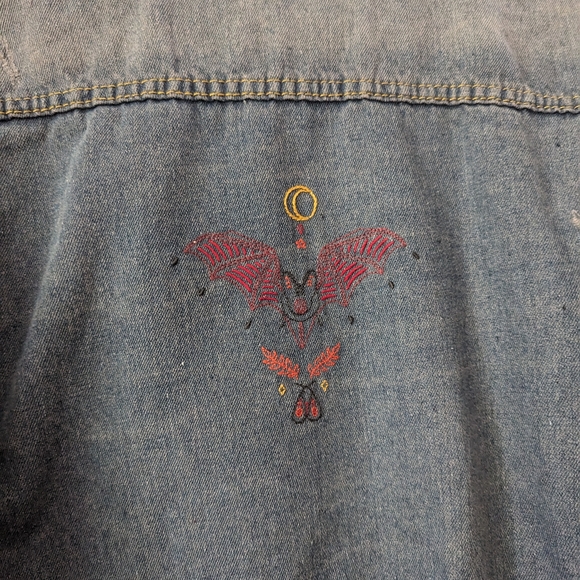 Hand Embroidered womensplus size jean jacket size 3xl halloween bat moon moth - Picture 5 of 7